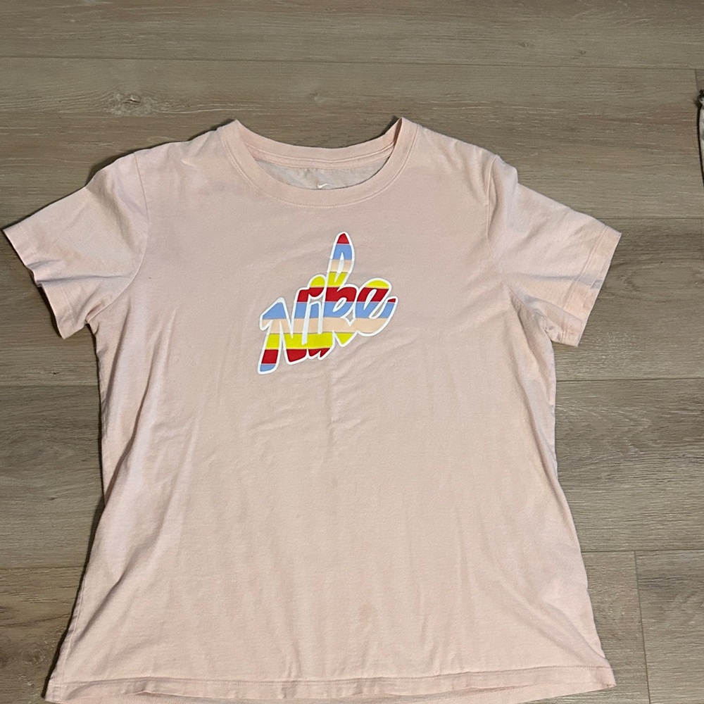Nike Tee in Light Pink